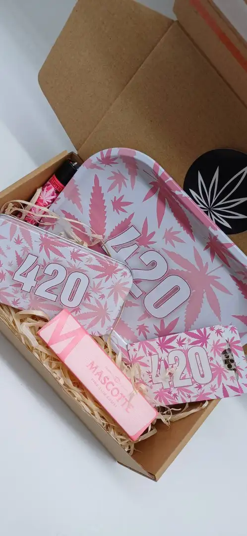 Zestaw podstawowego użytku 420 różowy – akcesoria do suszu | grinder tacka bletki